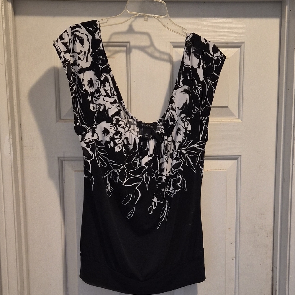 White House Black Market Black and White Floral Bodysuit